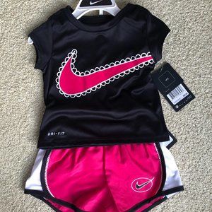 Nike toddler girls t-shirt and shorts set 2T NWT